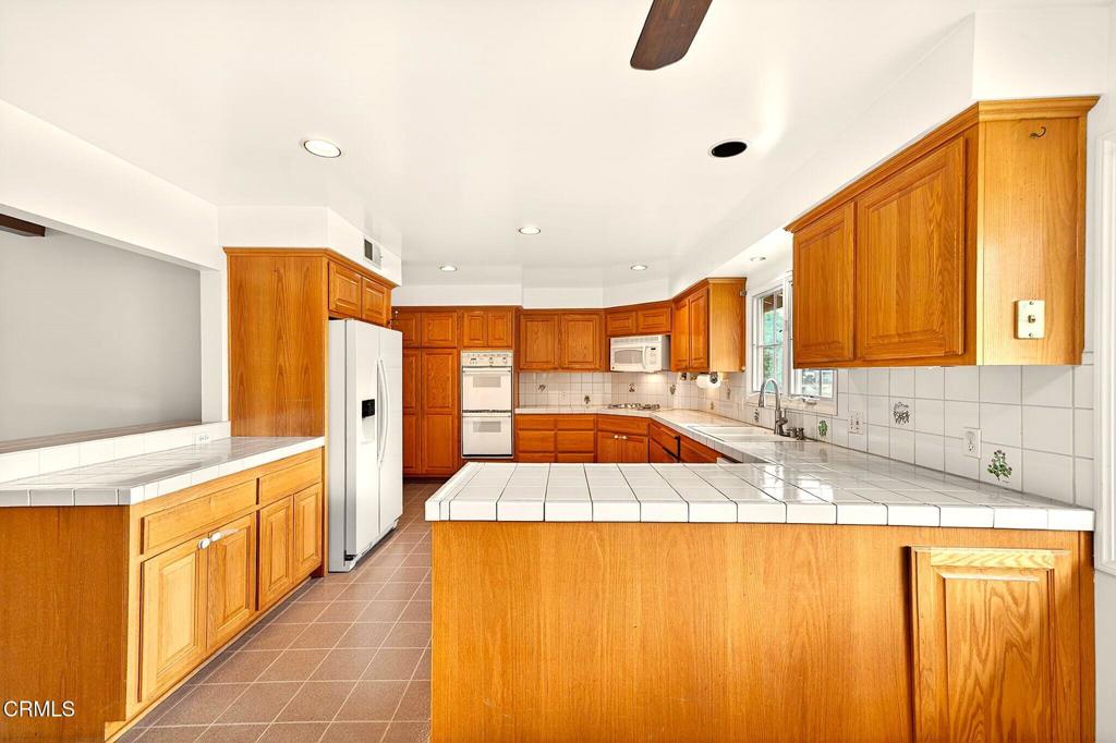 156 W Arthur Avenue