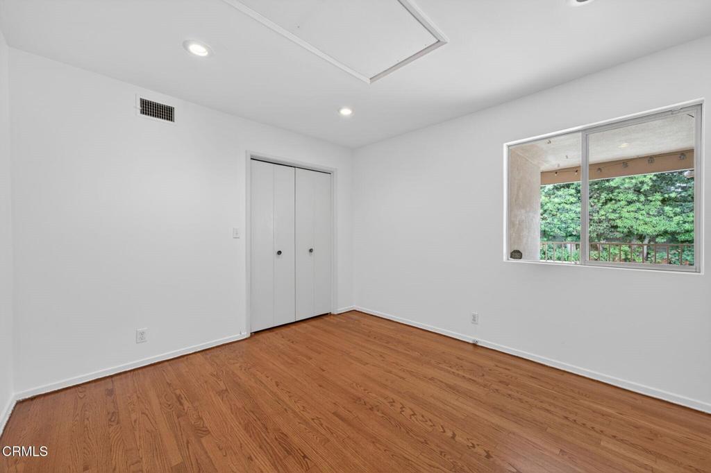 156 W Arthur Avenue