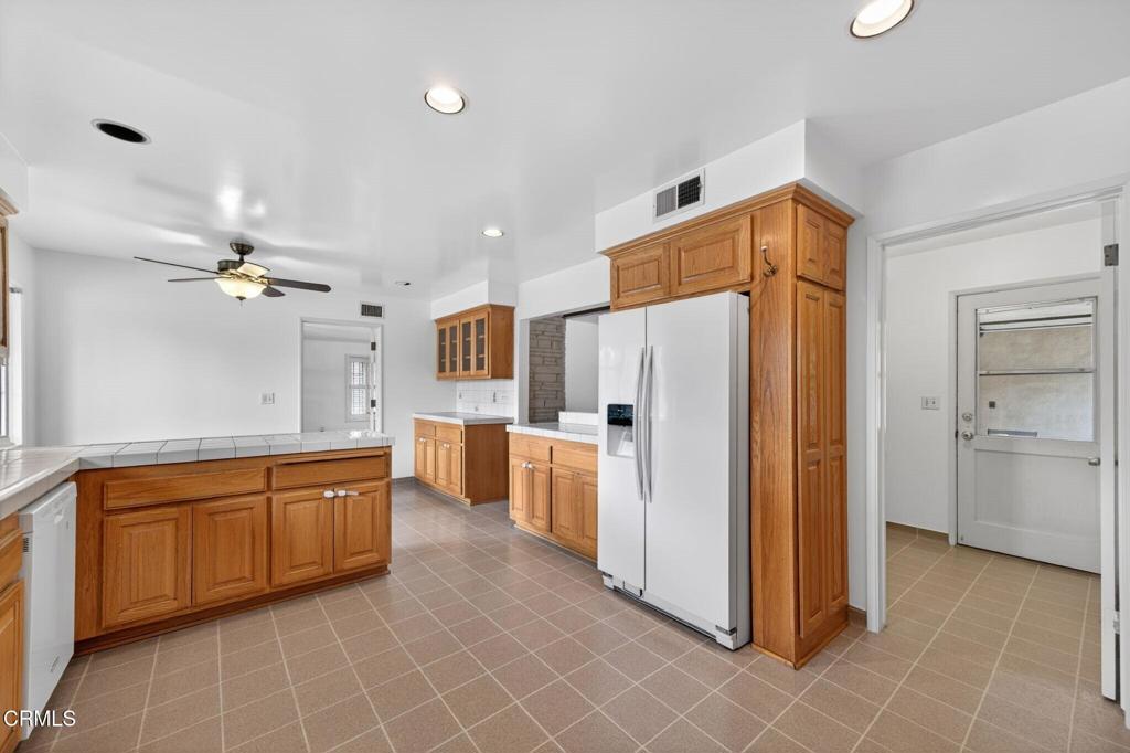 156 W Arthur Avenue