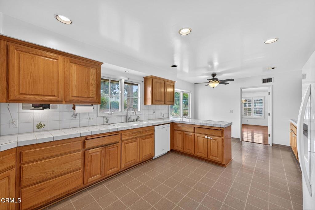 156 W Arthur Avenue