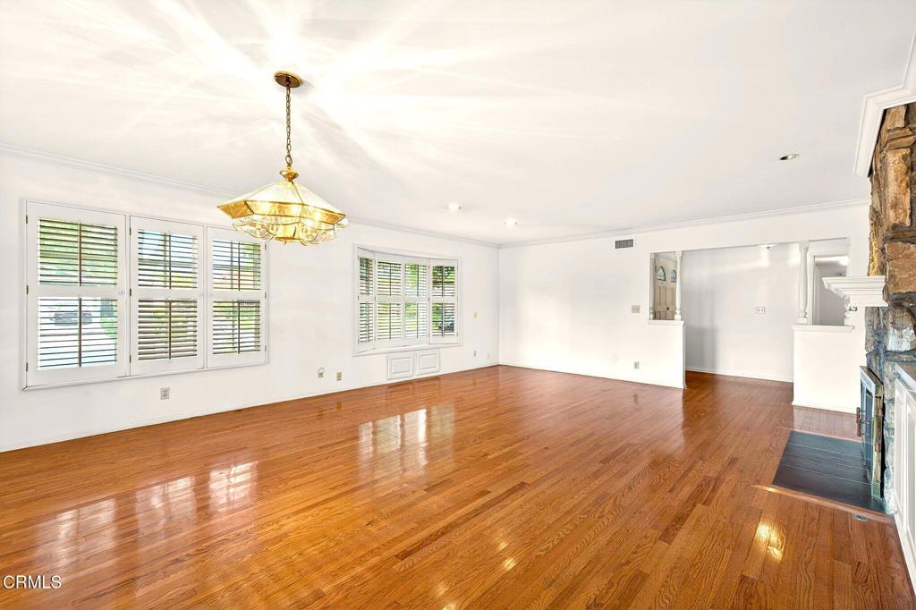 156 W Arthur Avenue