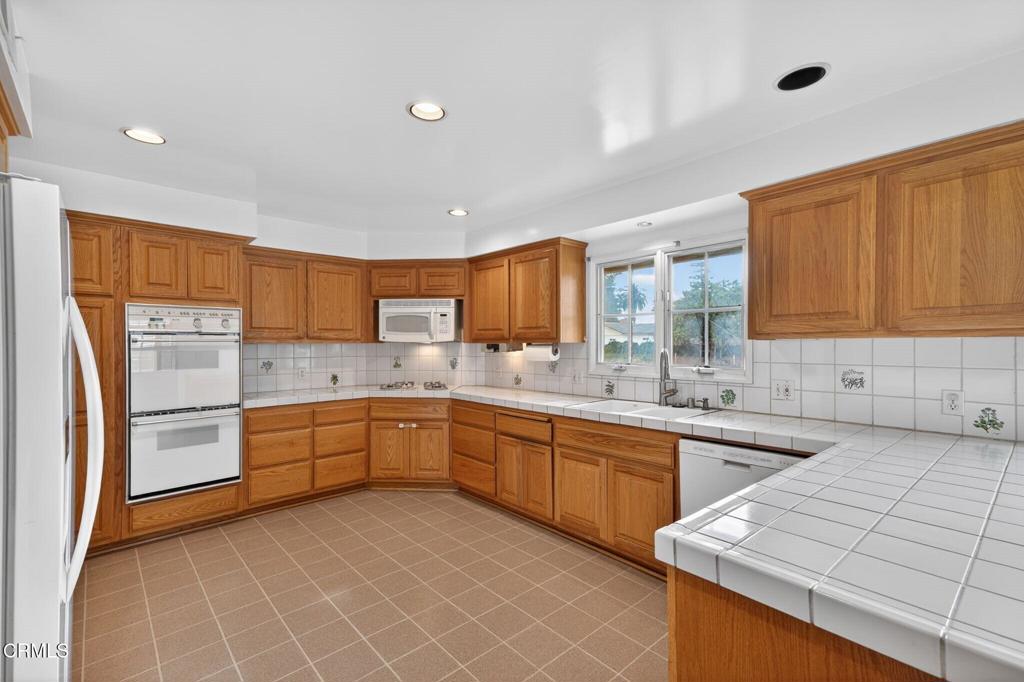 156 W Arthur Avenue