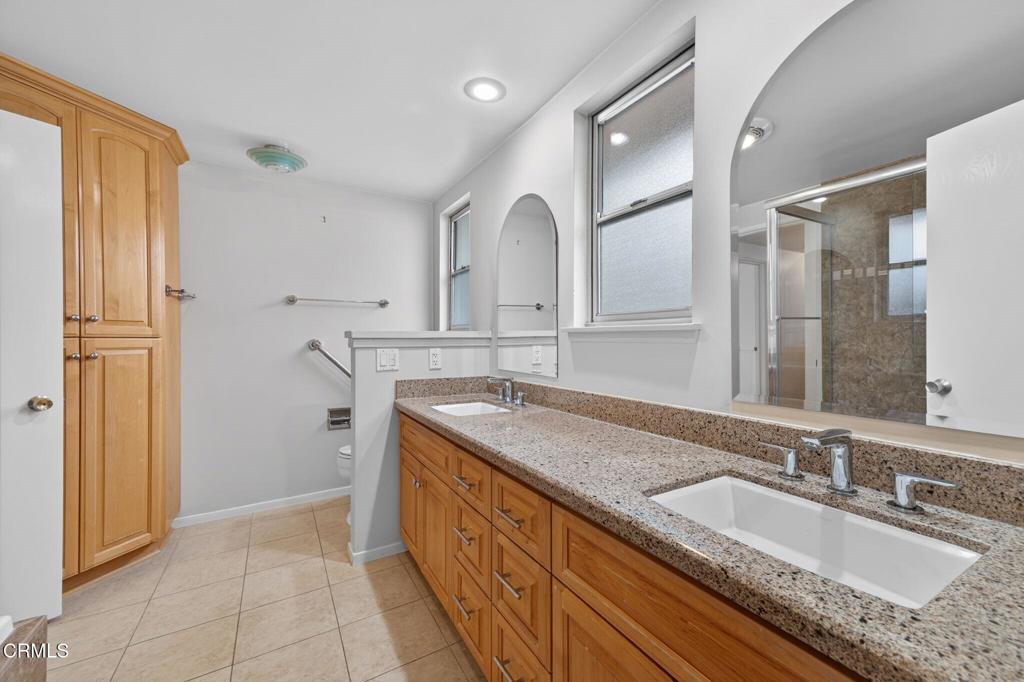 156 W Arthur Avenue