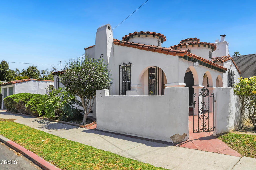 1544 Angelus Avenue