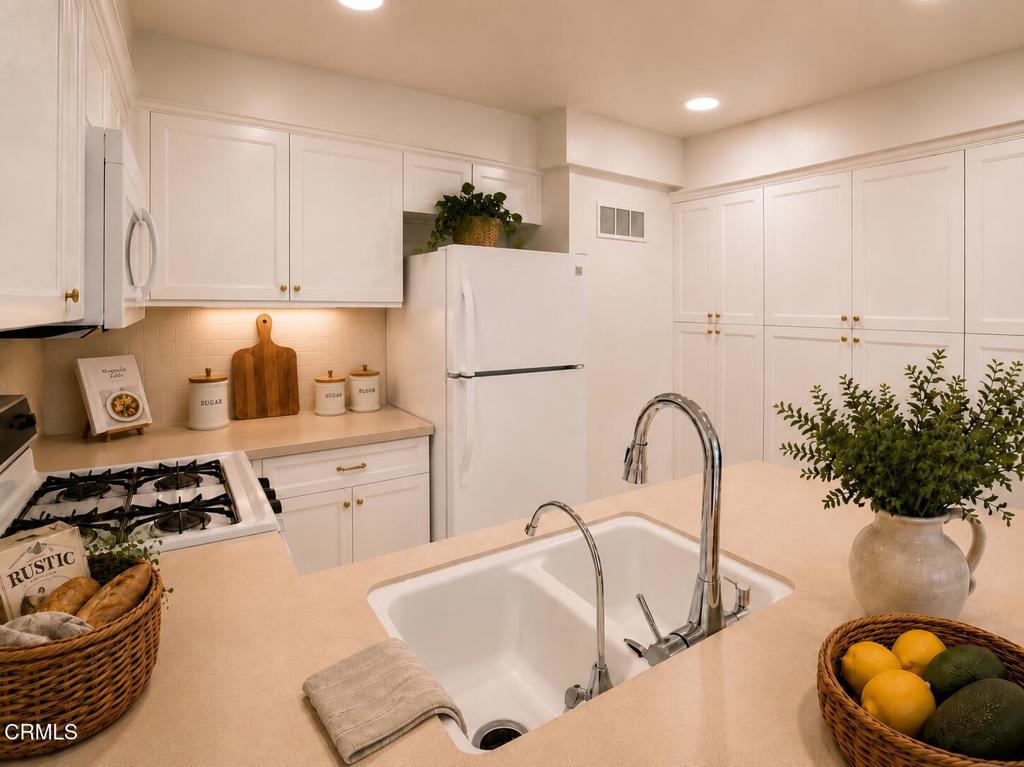 360 S Los Robles Avenue 9
