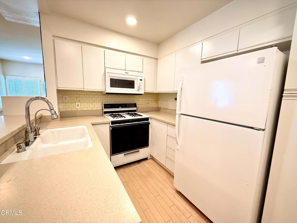 360 S Los Robles Avenue 9