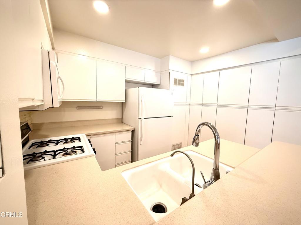 360 S Los Robles Avenue 9