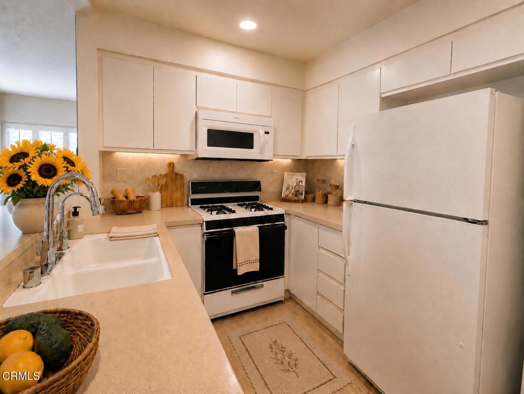 360 S Los Robles Avenue 9