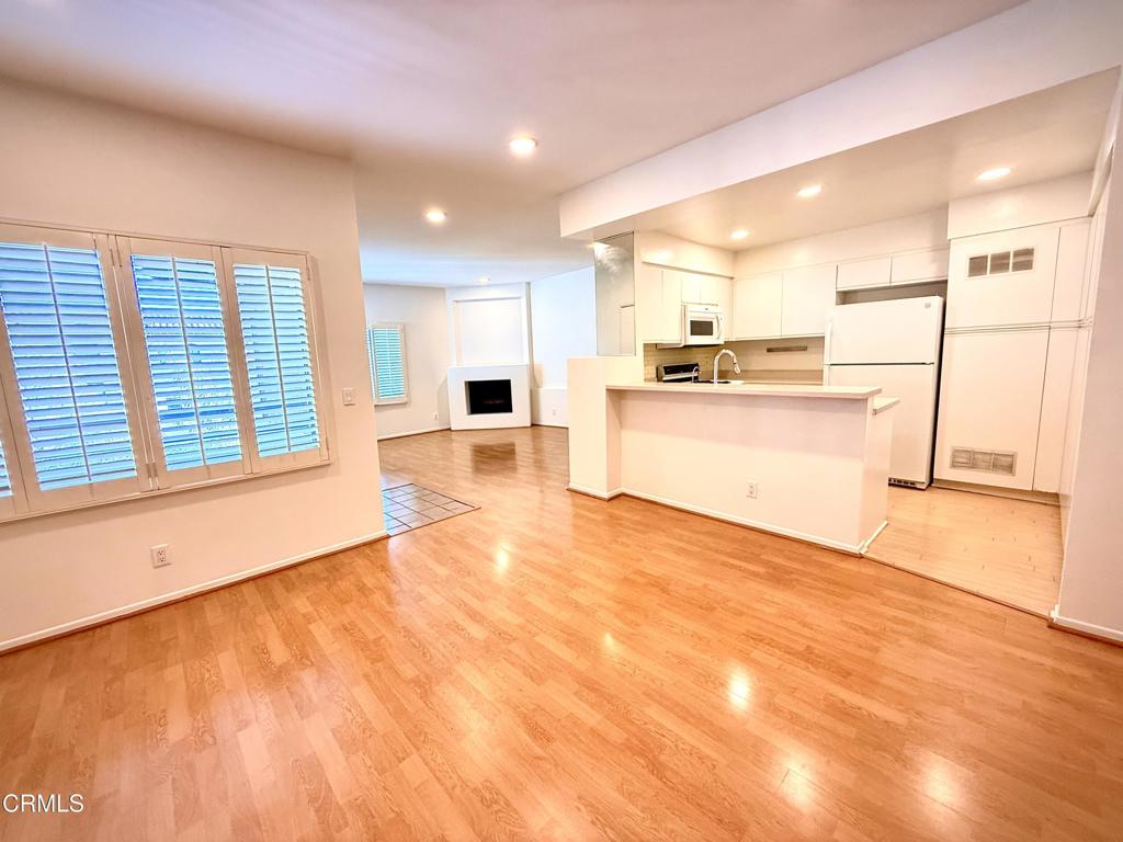 360 S Los Robles Avenue 9