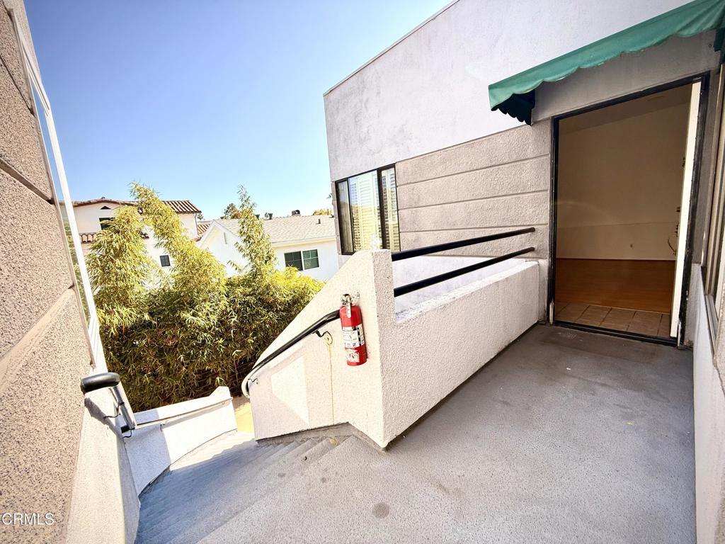 360 S Los Robles Avenue 9