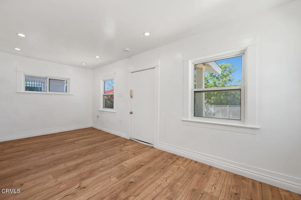 1418 W 69th Street
