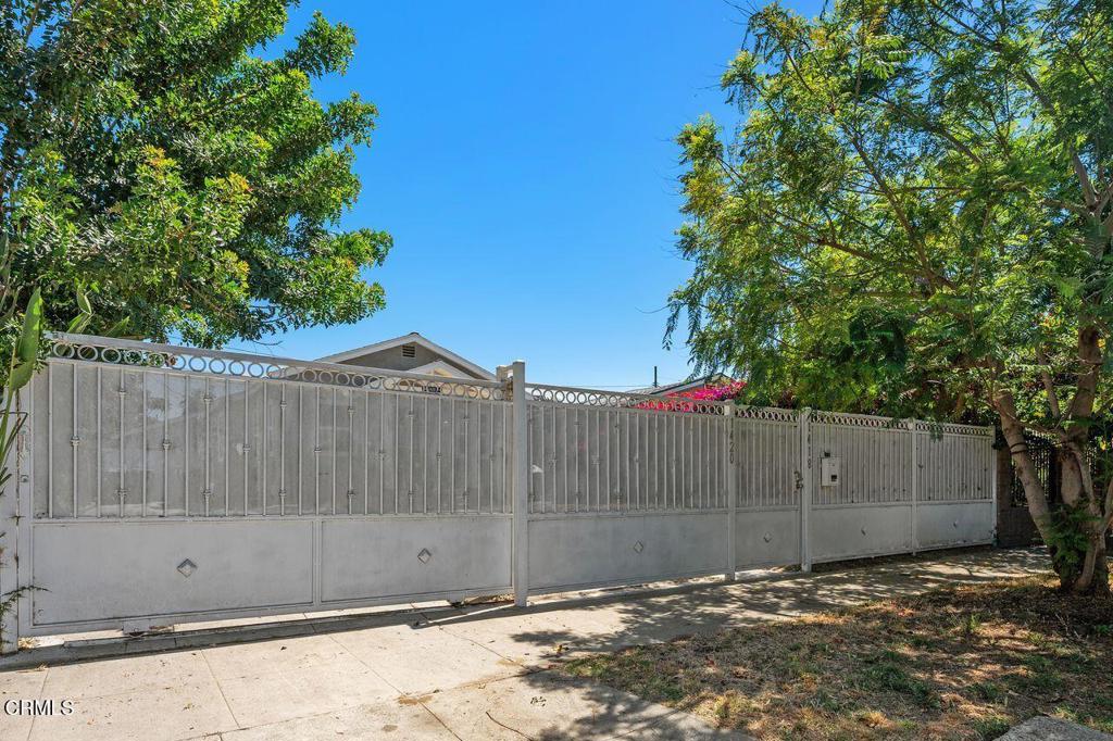 1418 W 69th Street