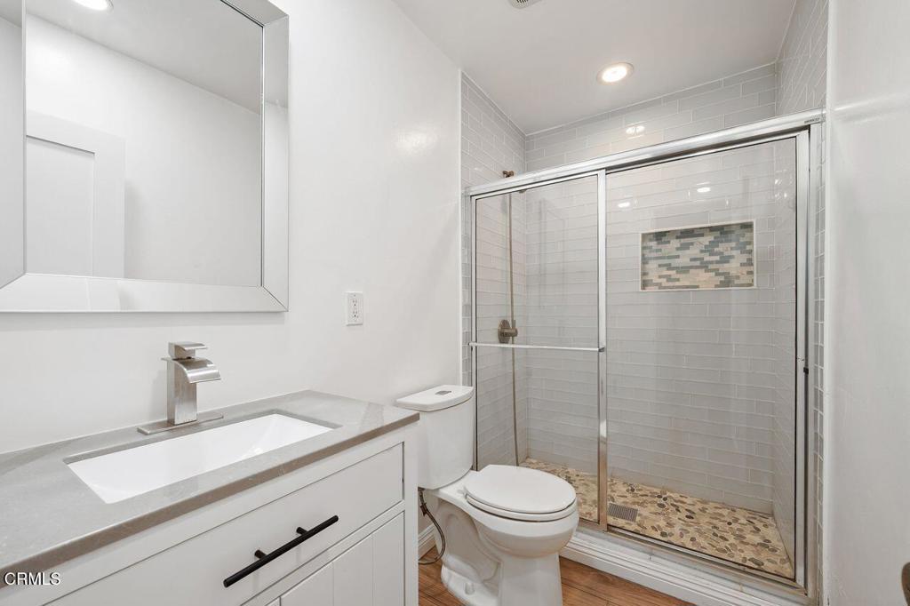 1418 W 69th Street