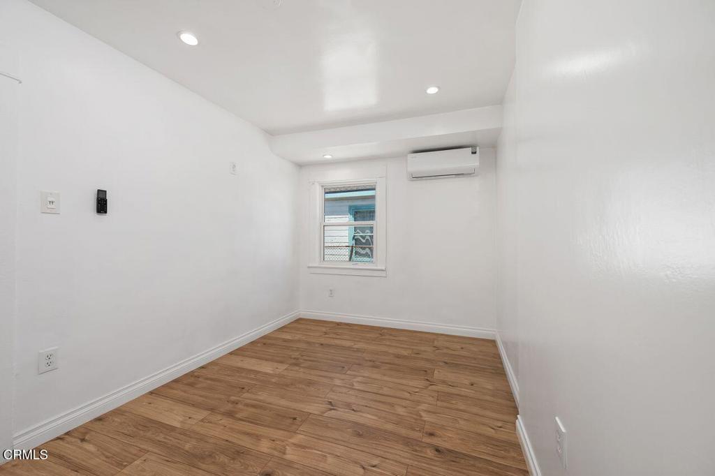 1418 W 69th Street