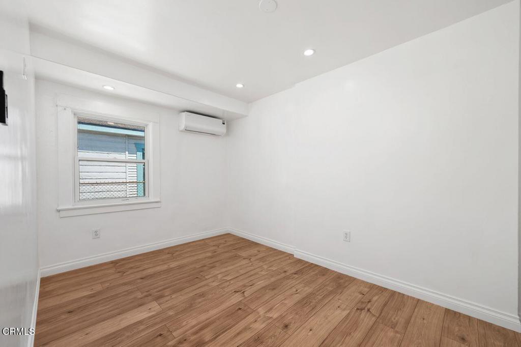 1418 W 69th Street