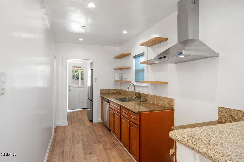 1418 W 69th Street