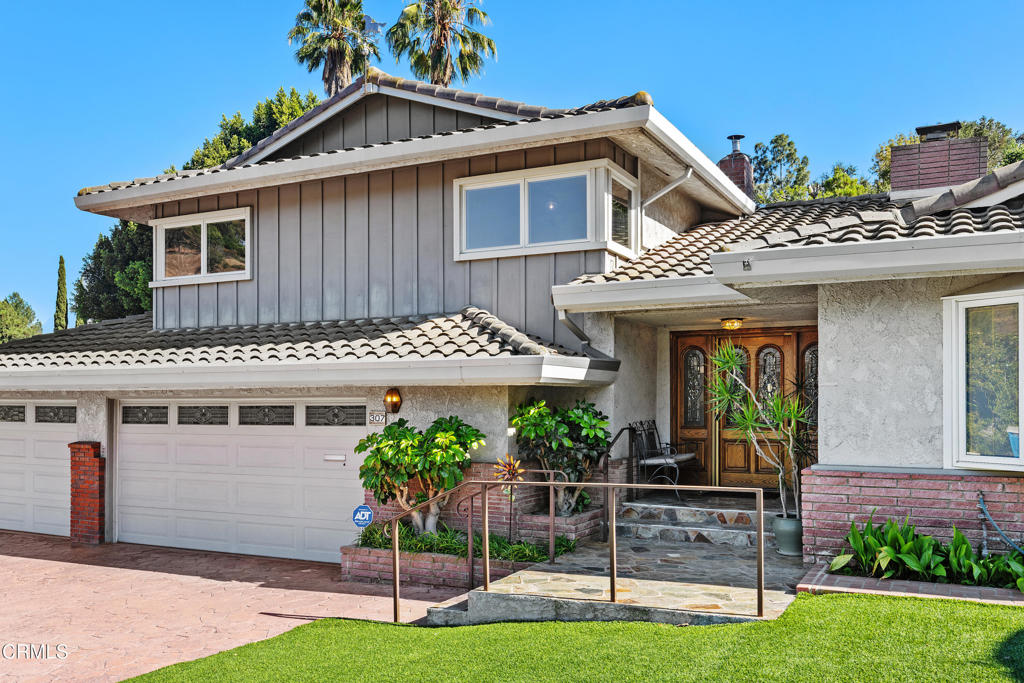 307 Los Alisos Street