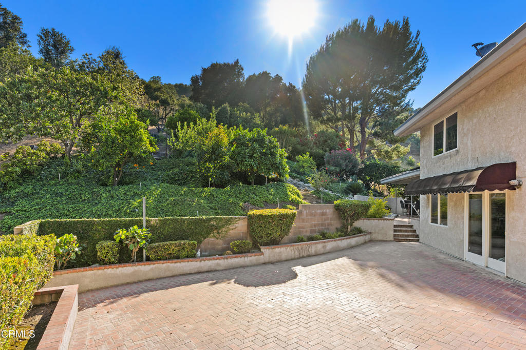 307 Los Alisos Street