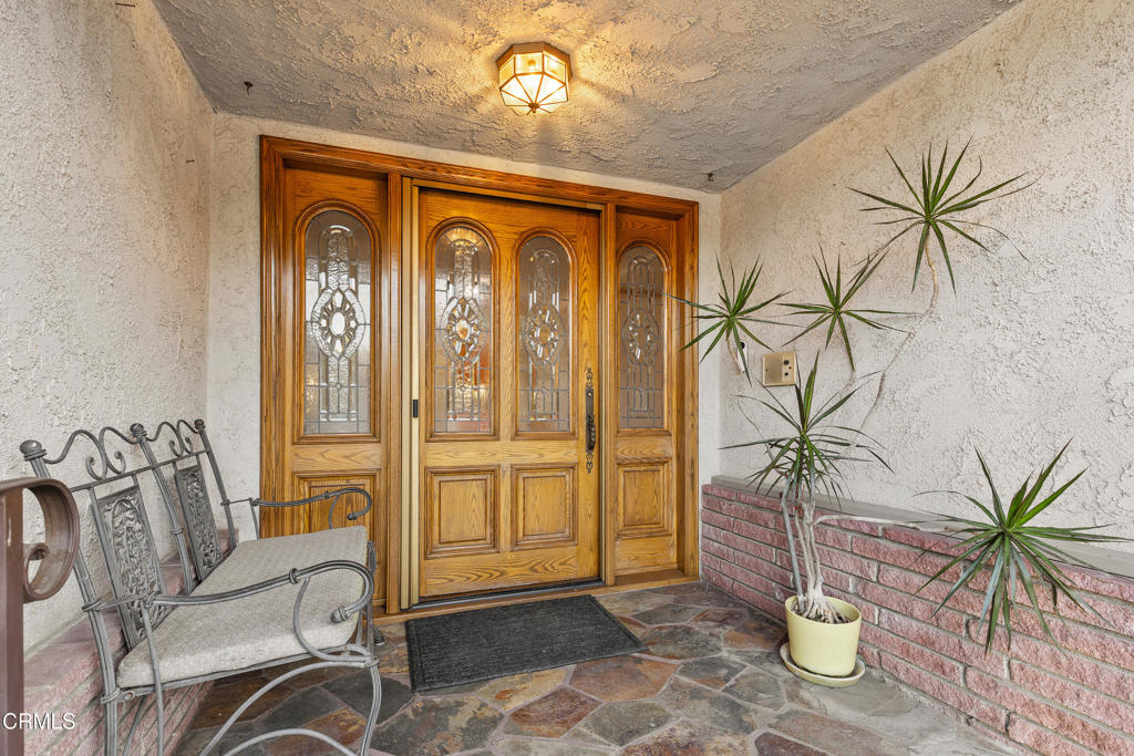 307 Los Alisos Street