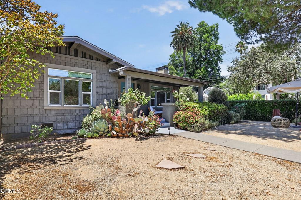 899 N Wilson Avenue