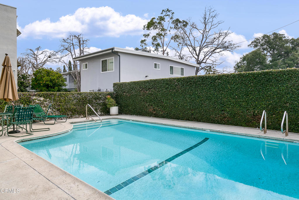 395 S Oakland Avenue 105