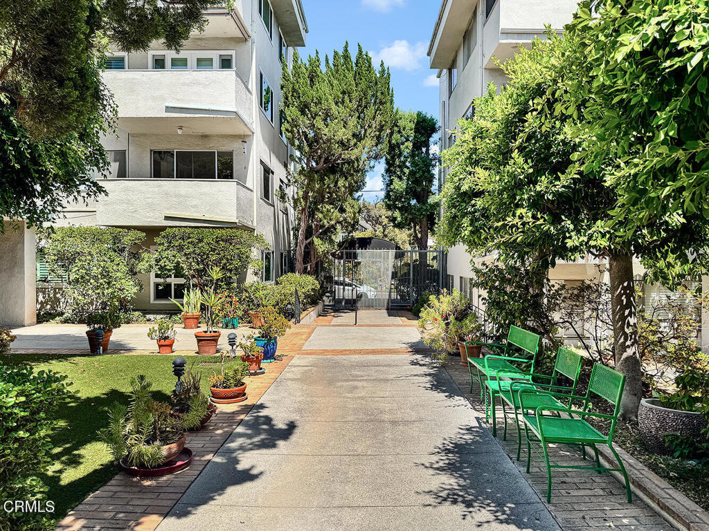 395 S Oakland Avenue 105