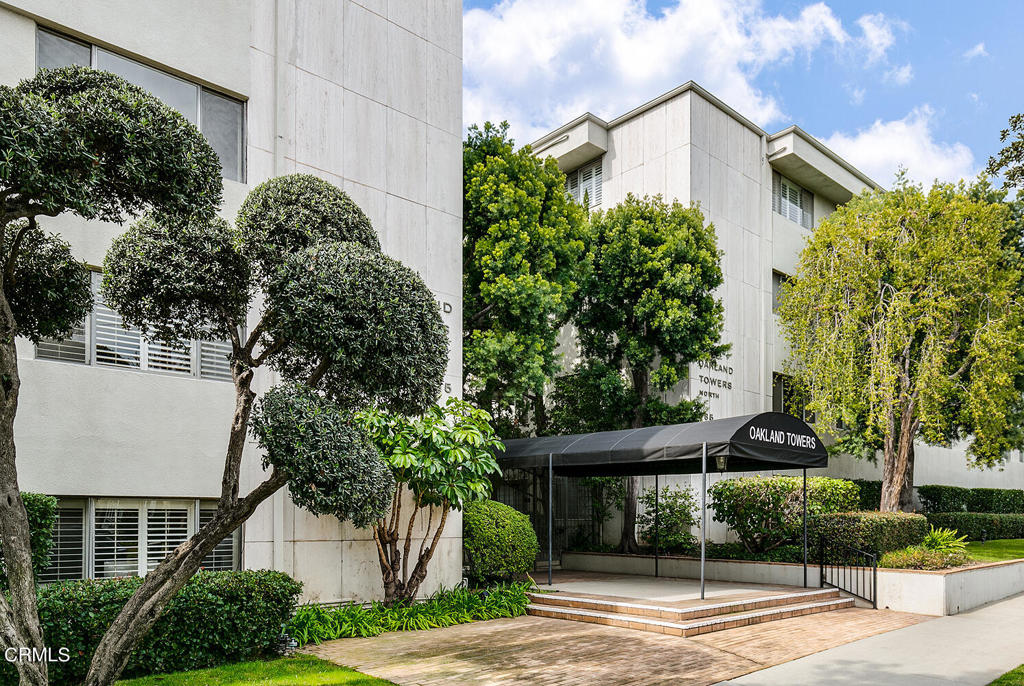 395 S Oakland Avenue 105