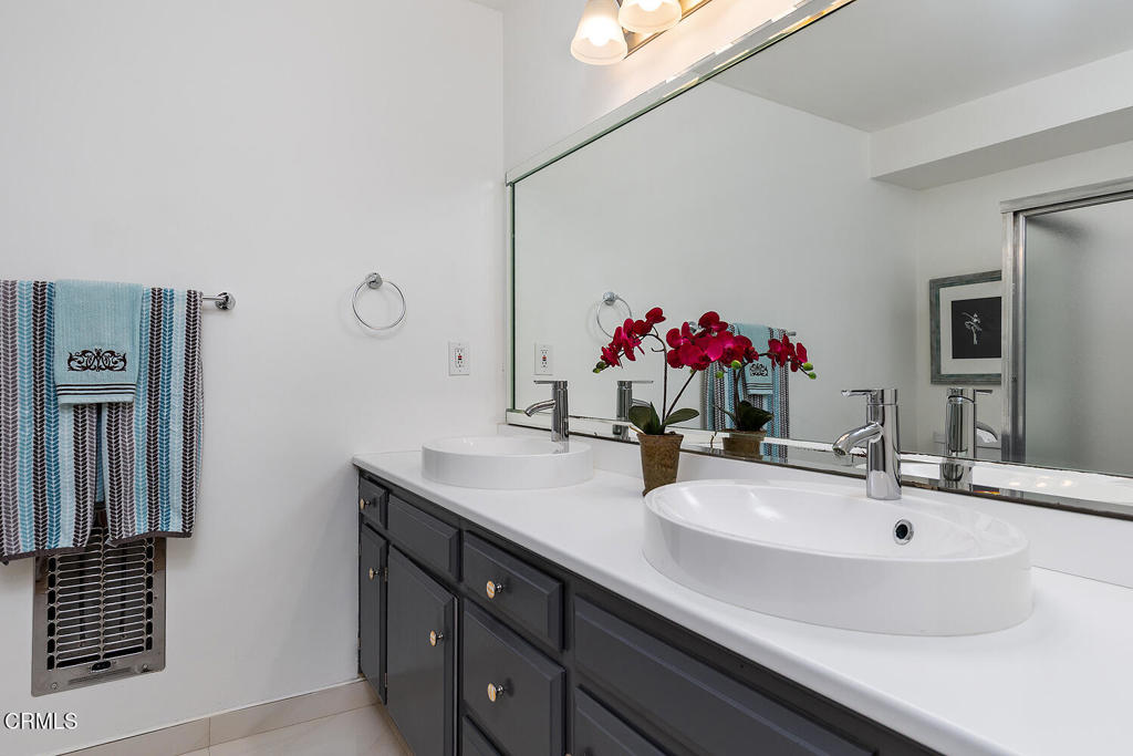 395 S Oakland Avenue 105