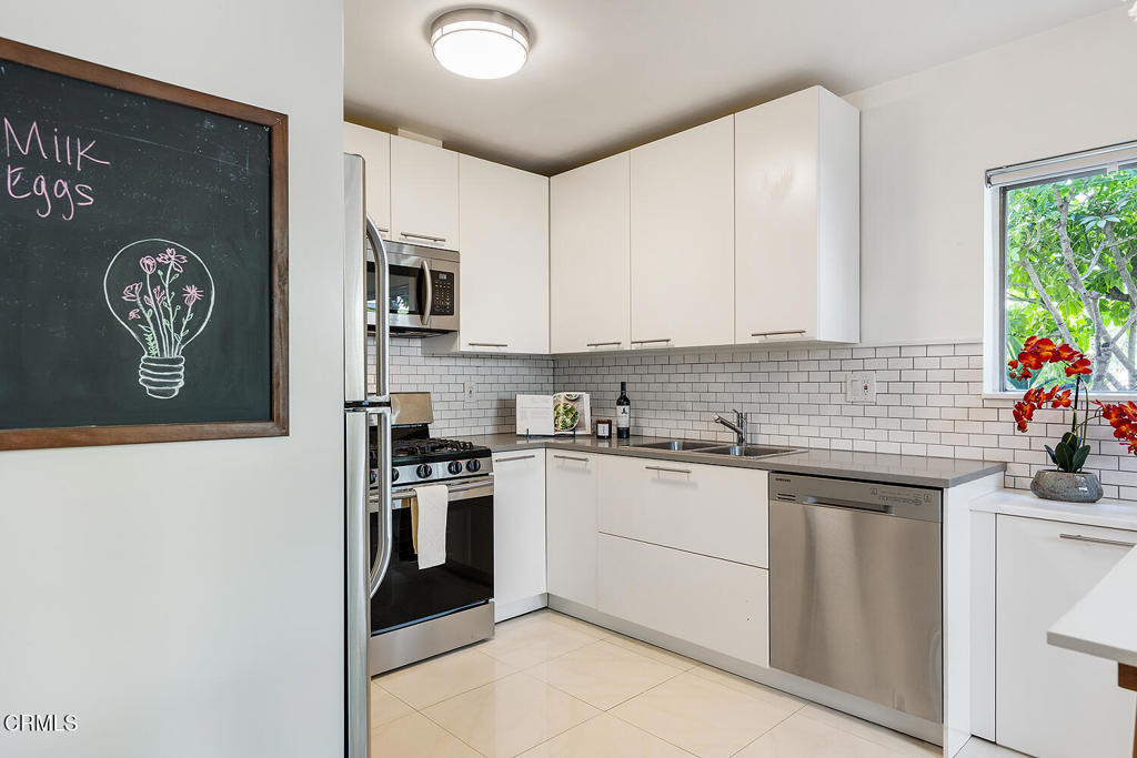 395 S Oakland Avenue 105
