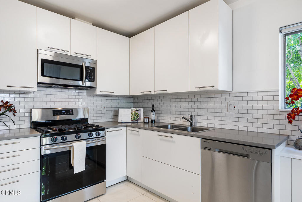 395 S Oakland Avenue 105