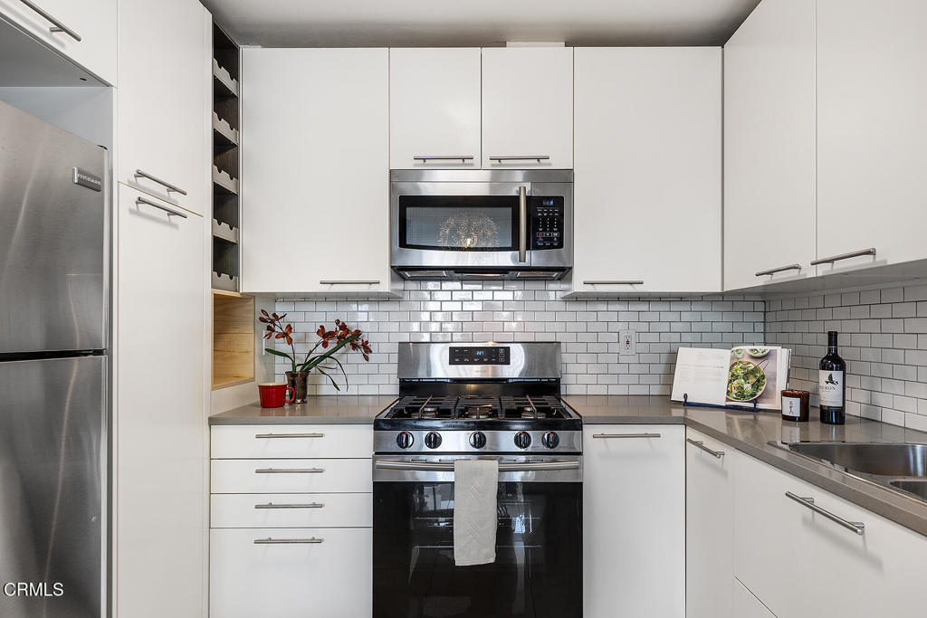 395 S Oakland Avenue 105