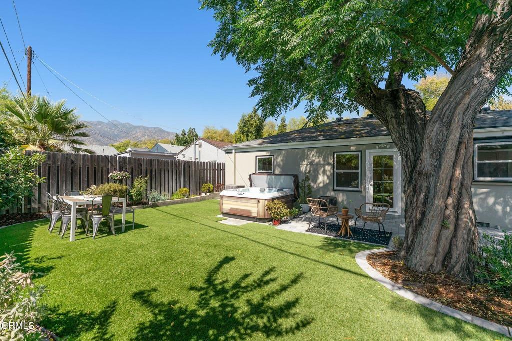 395 N Daisy Avenue