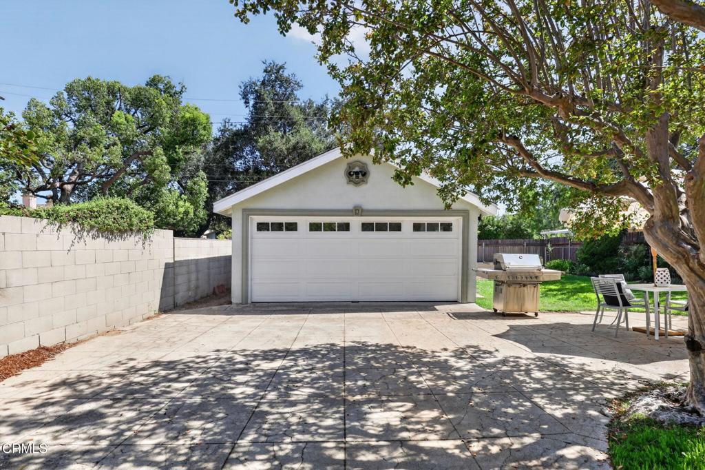 1438 Oakdale Street