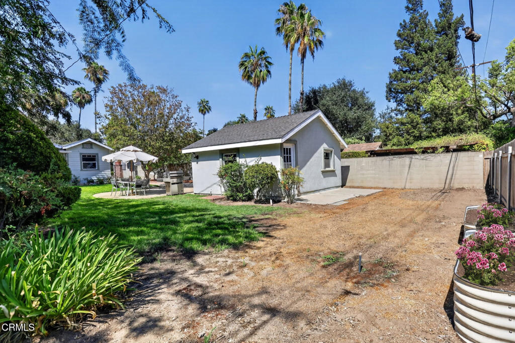 1438 Oakdale Street