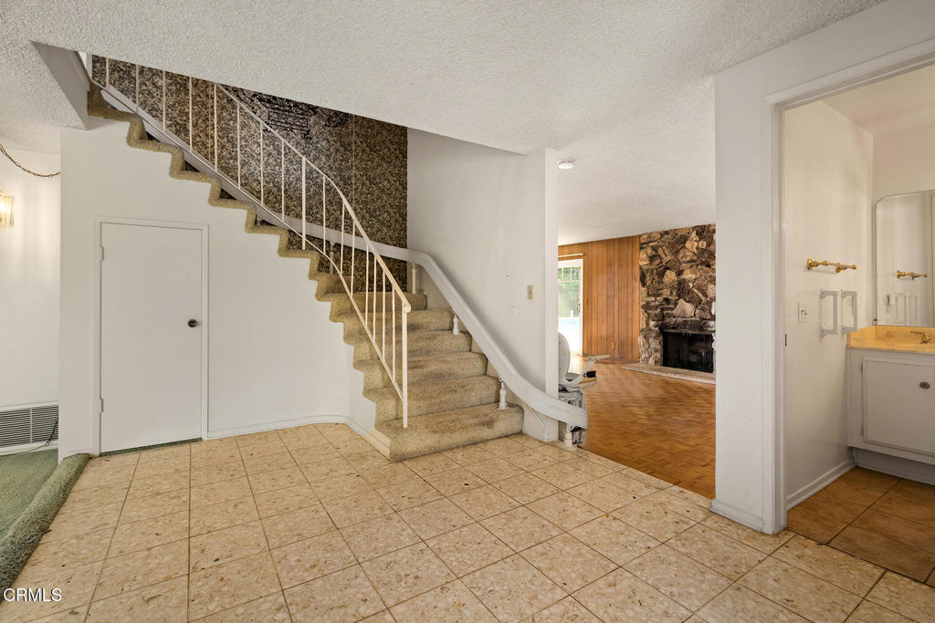 16452 Whittier Lane