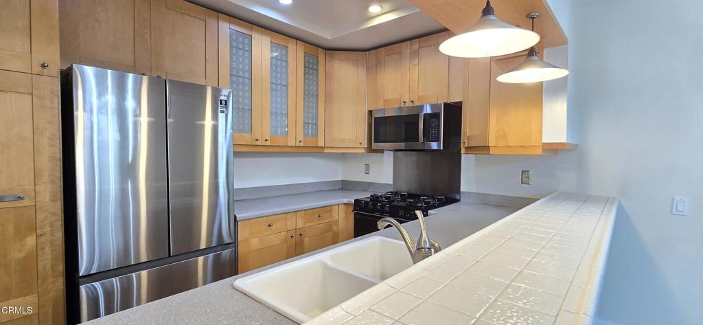 235 S Holliston Avenue 113