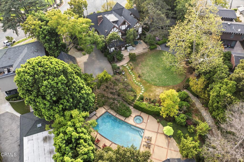 412 Oaklawn Avenue