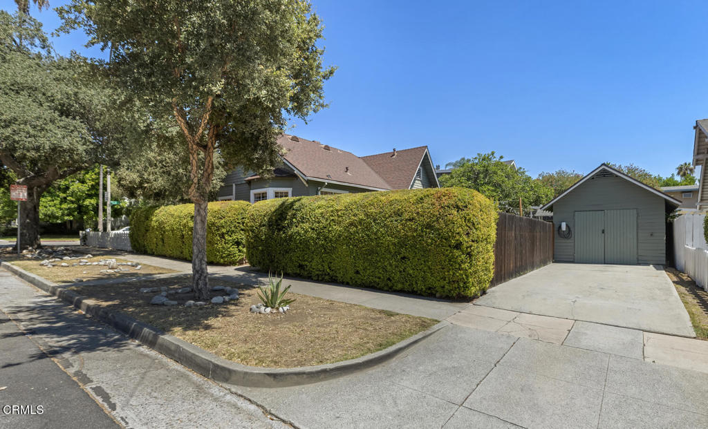 956 E Villa Street