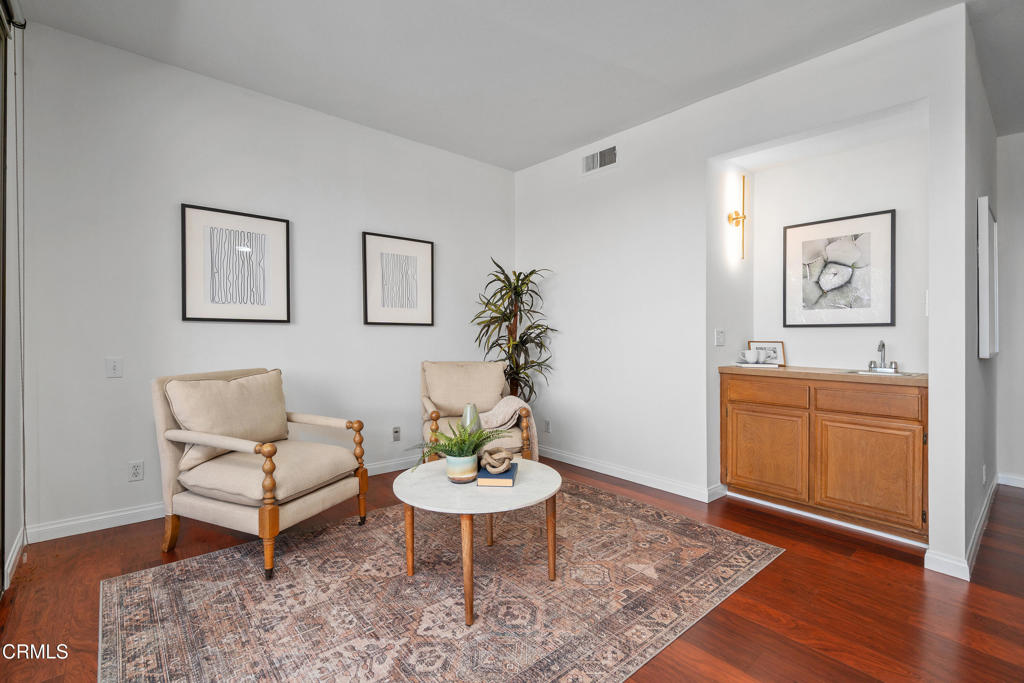700 S Lake Avenue 309