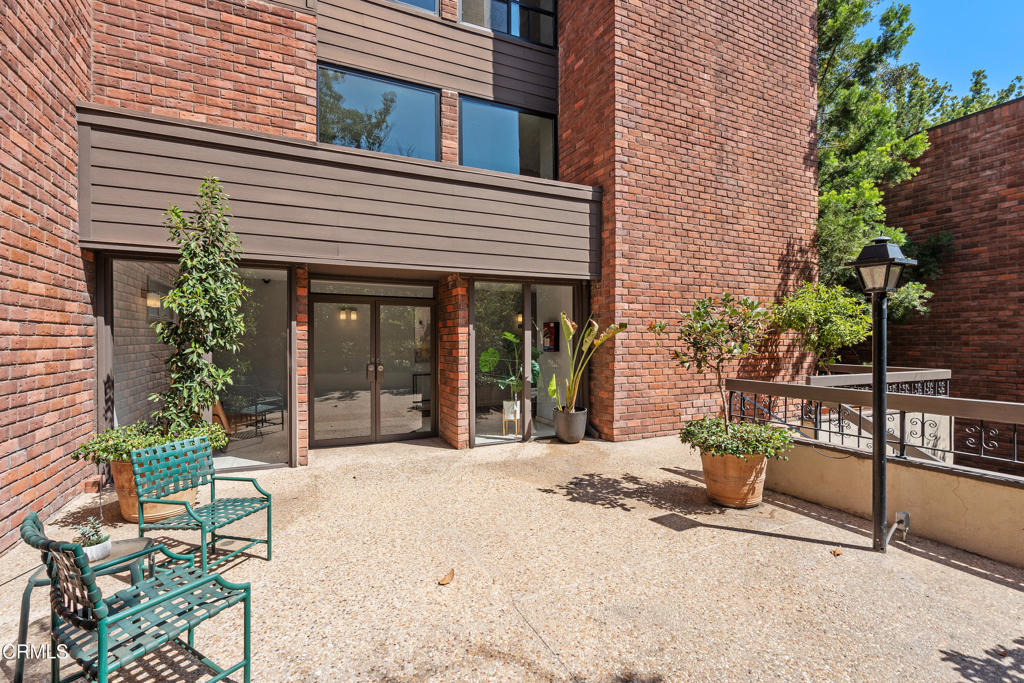 700 S Lake Avenue 309