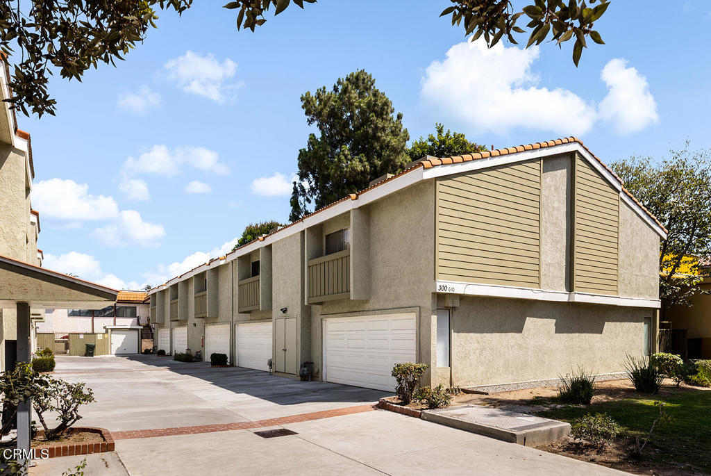 300 S Mentor Avenue 8