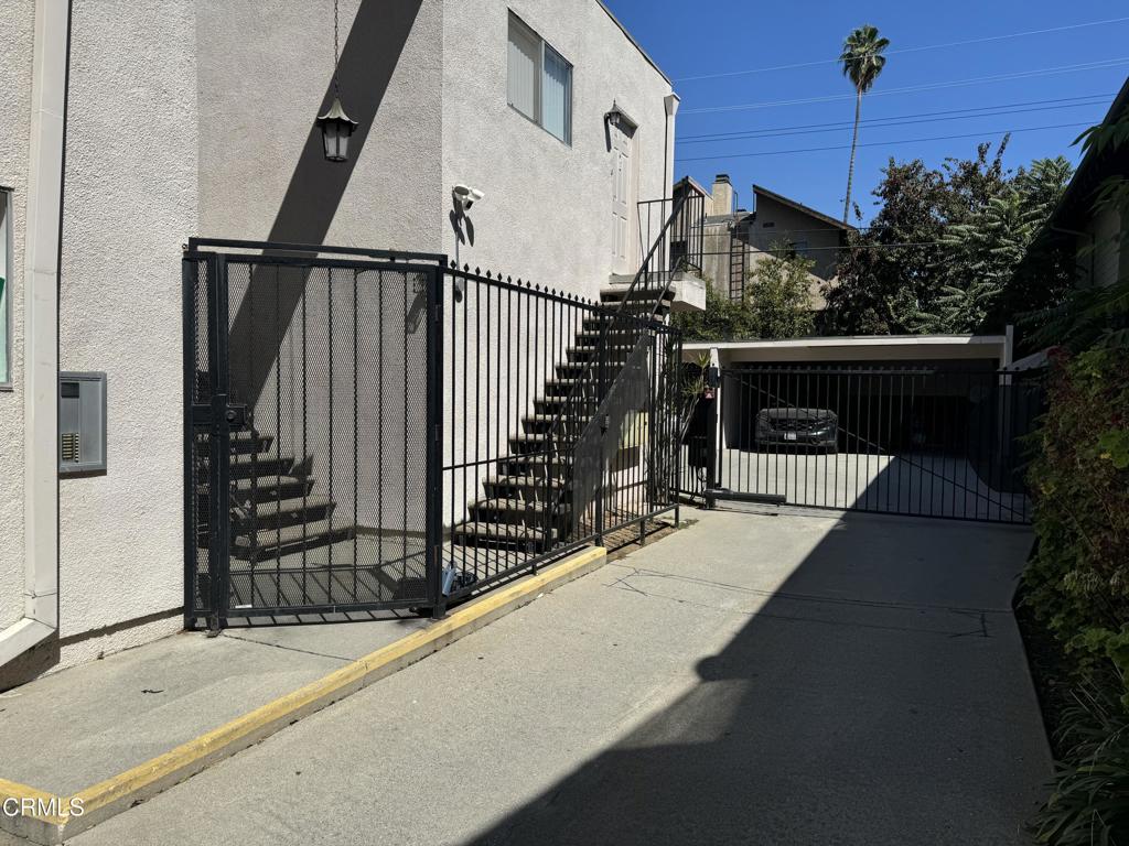 48 S Oak Avenue 6