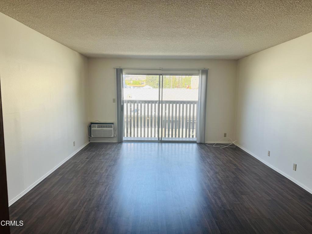 48 S Oak Avenue 6