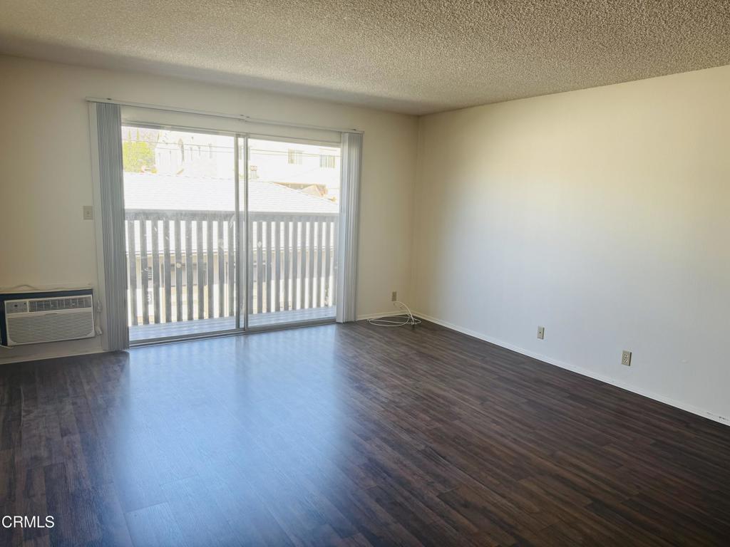 48 S Oak Avenue 6