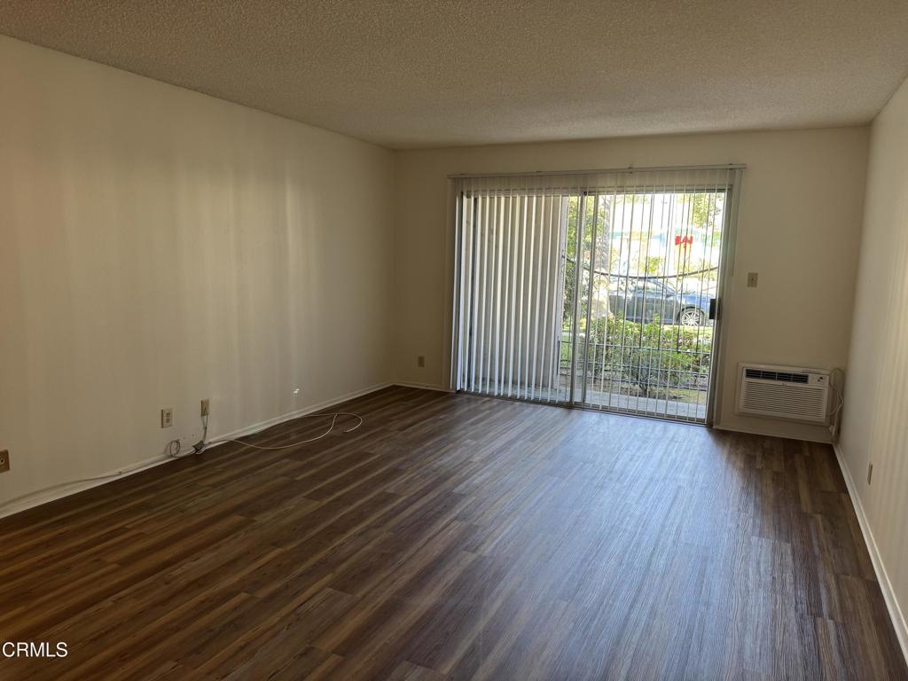48 S Oak Avenue 6