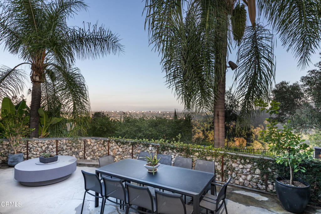 1411 Edgehill Place