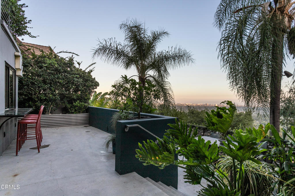 1411 Edgehill Place