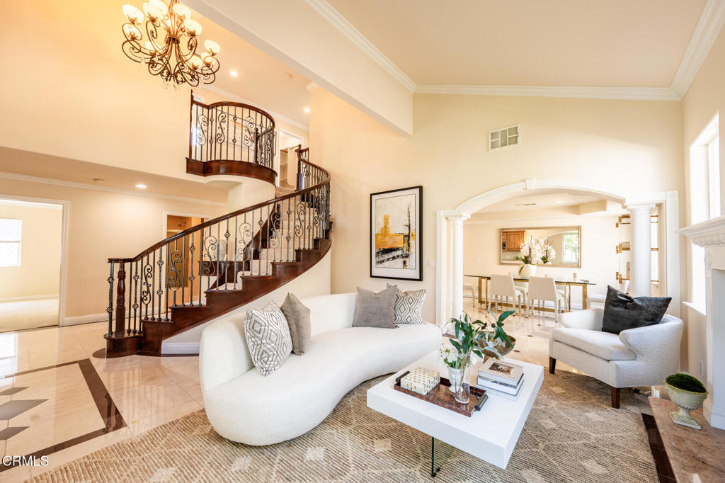 8328 E Hermosa Drive