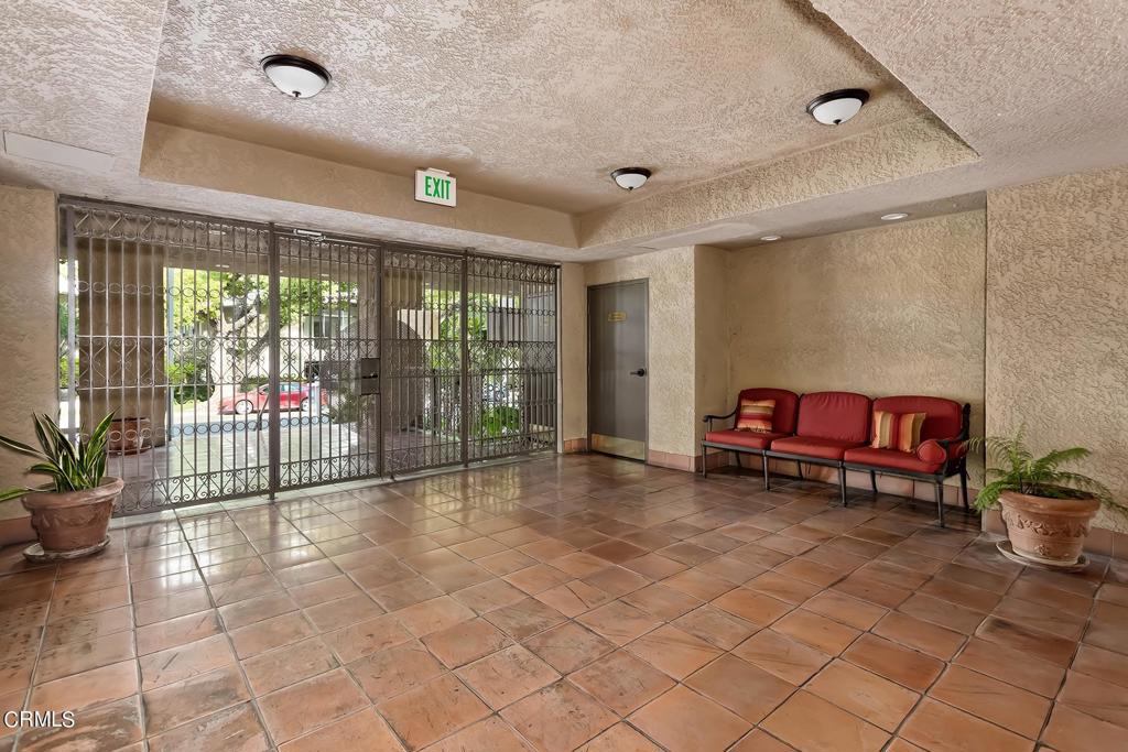 221 S Oak Knoll Avenue 304