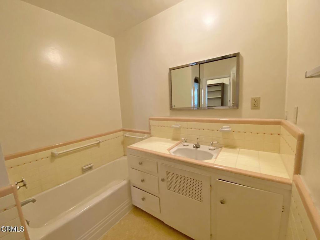 13 Halsted Circle